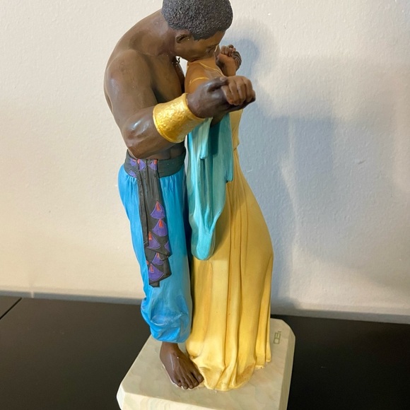 Thomas Blackshear Ebony
Visions " The Tender Touch"
Sculpture - Picture 5 of 8